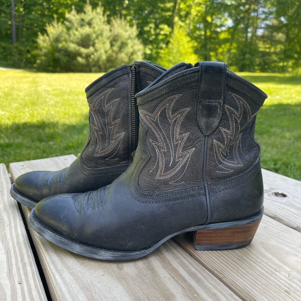 Ariat boots.